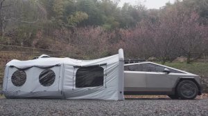 Кибертрак, подключенный к надувной палатке