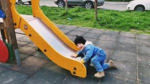 Поезд. На детской площадке