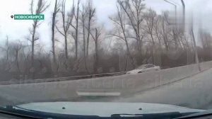 Бердское шоссе в Новосибирске 
лихач решил поиграть шашки — итог очевиден: не нарушайте скоростной р