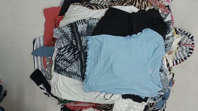 Фото лота №42372 по запросу Футболки оптом