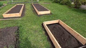 Новые грядки из досок своими руками, обустройство сада.