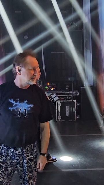 Манякин спел за Кипелова...