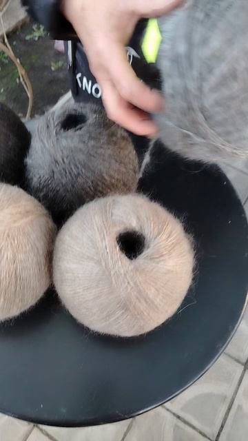 89507716355 Пуховая пряжа отпрядена на тонкую нить основу. Цвет натуральный.