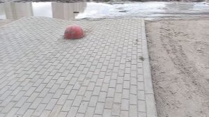 Стройка района продолжается строят 3 этаж