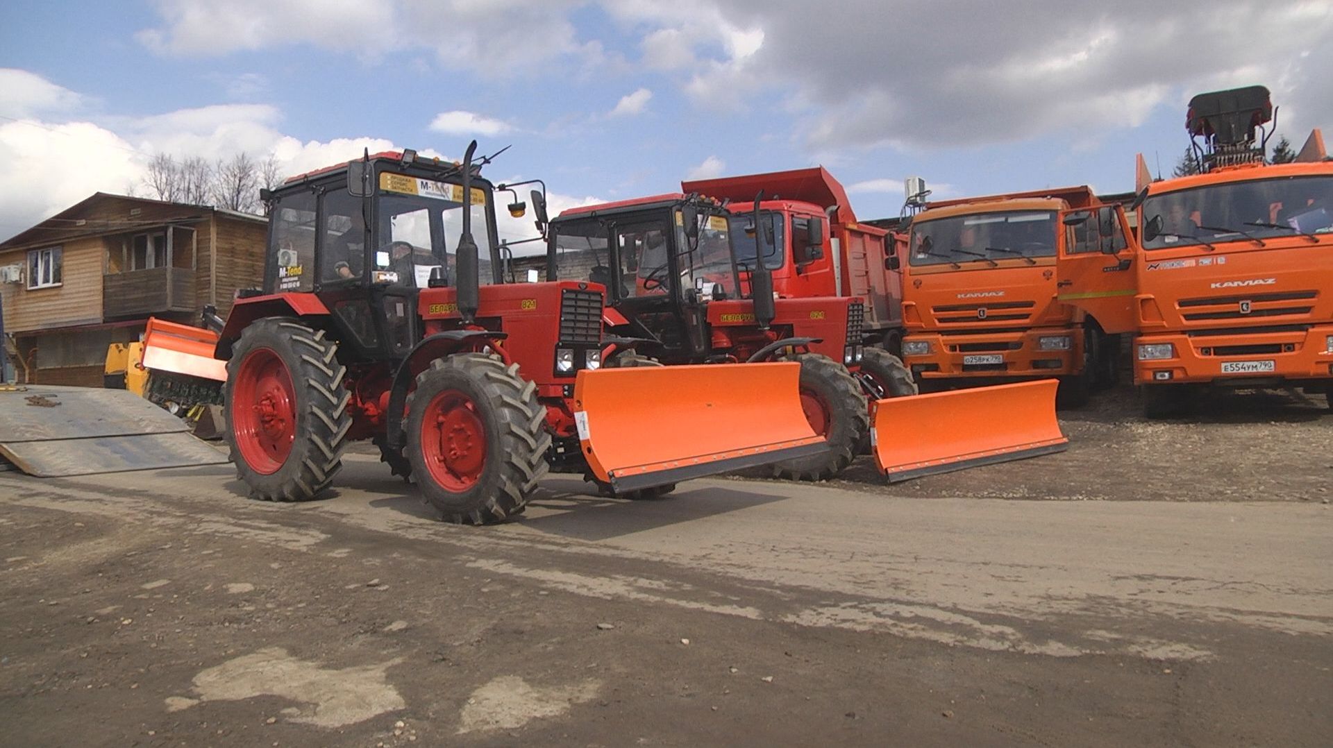 В Подмосковье начались первые поставки коммунальной техники