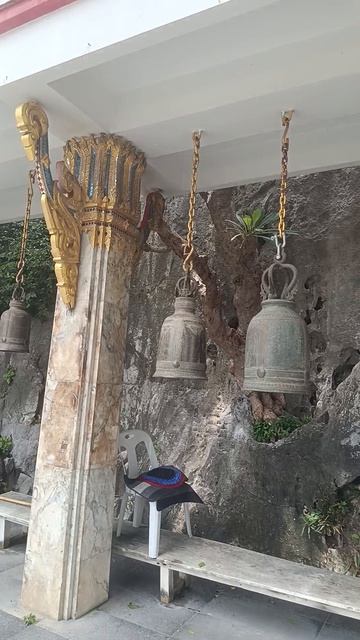 Тайский храм внутри горы Белый слон на вершине тайской пещеры: духовный подъём в храм Кхао Йой