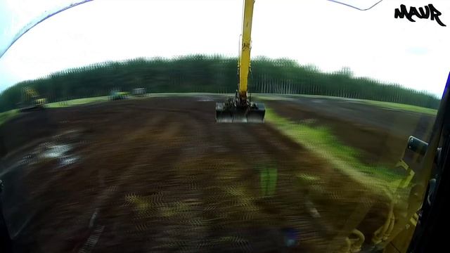 Демонтаж двух плотин с помощью длиннострелового экскаватора.