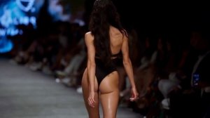 Модели на подиуме 174