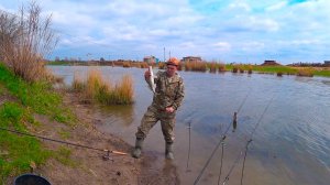 ЖОР ЛЕЩА НА ТЕПЛОМ КАНАЛЕ !!!