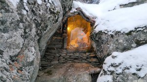 Соло бушкрафт, строю дом среди камней