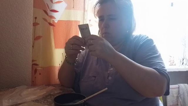 Занимаюсь растишками. Баба Валя в кадре. Покрасила волосы и пошла в парикмахерскую.