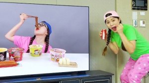 Острая лапша с колбасой Мукбанг