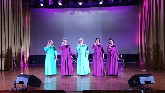 МБУК ЦКС СНЕЖИНКА Вокальный ансамбль Снежняночки рук. Кобзарь В.В. Небо России держат березы