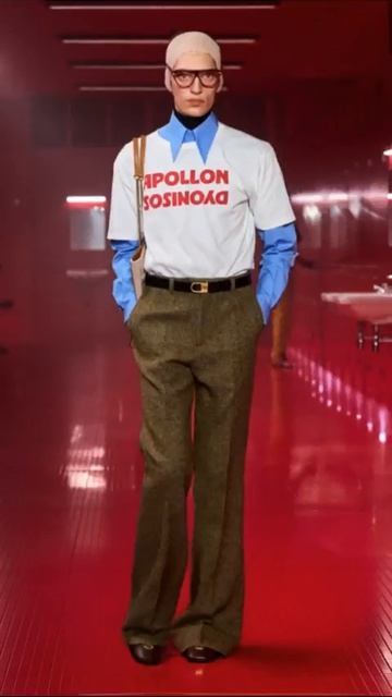 Думаете, это просто оверсайз футболка? Нет. Это центр всего образа.