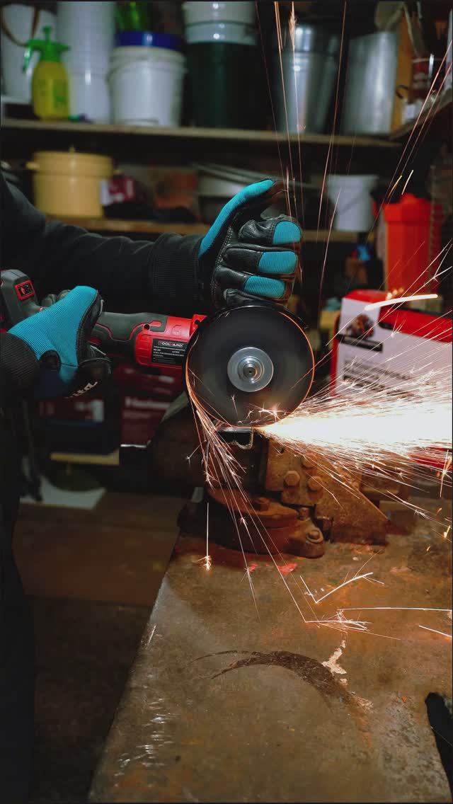 Хорошая бюджетная аккумуляторная болгарка от TOOLYARD!! Недурно за свои деньги!