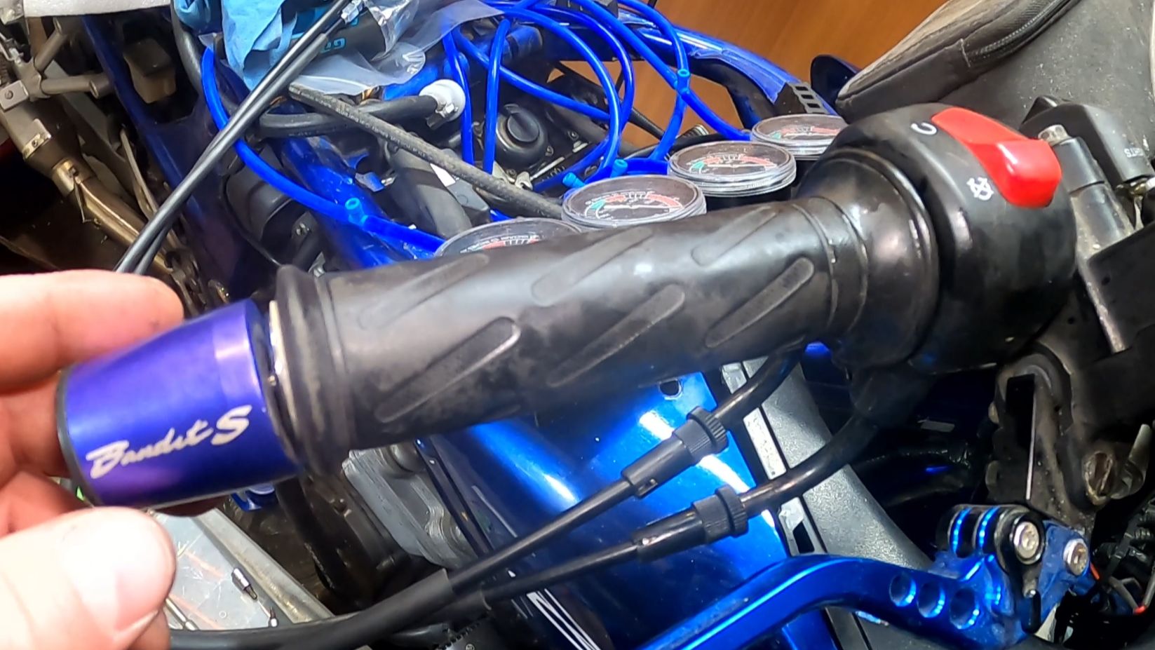 Suzuki GSF 600 тросы газа