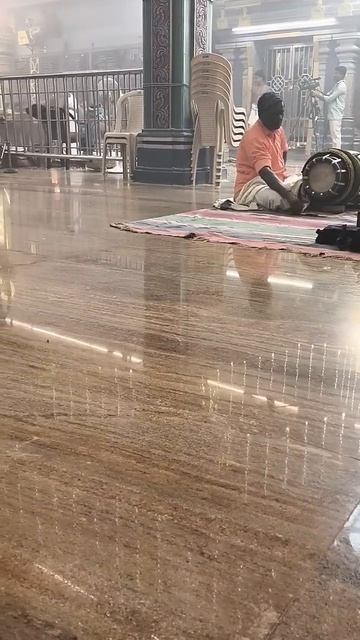 Читают мантры в Храме Ганеши в Пудучерри и проводят ритуал ягьи. Южная Индия. Штат Тамил Наду.