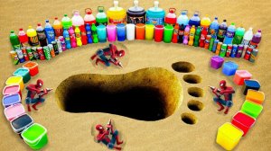 Мультики для детей. Копаем гиганскую ногу на песке и заливаем газировками. Мультики малышам