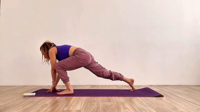 Гомукхасана  поза коровьей головы  фрагмент из практики