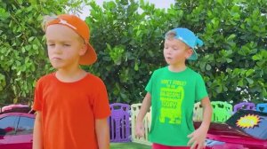 Крис и Майкл играют в аренду машин