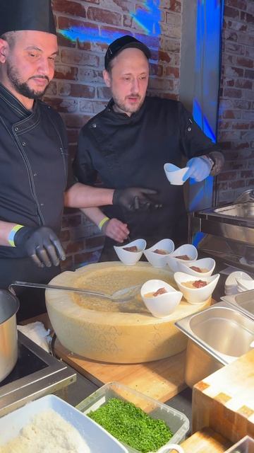 Десятки лучших рецептов, сотни отобранных ингредиентов, тысячи точных движений и миллион улыбок✨