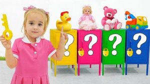 Алиса находит ключ и открывает таинственные ящики