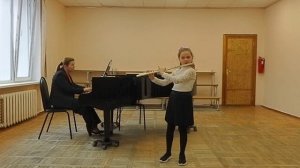 Гнусова Елизавета 1. И. Бах "Песня" 2. В. Шаинский "Песенка про кузнечика"