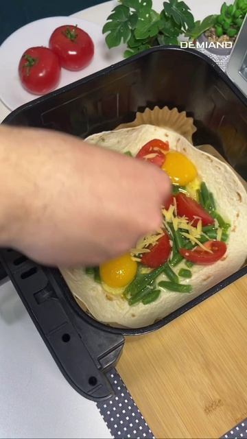 Яичница с сыром и овощами