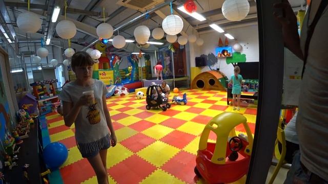 Классный ДЕНЬ РОЖДЕНИЯ !!! Дети играют и веселятся в Детском центре  Детский ДЕНЬ РОЖДЕНИЯ