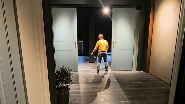 Раздвижная перегородка 4 створки | Глухое заполнение МДФ, индивидуальный цвет, молдинги