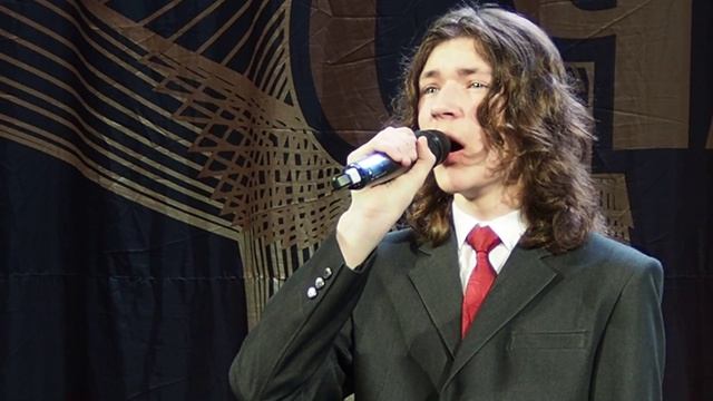 Журавли, Музыка — Ян Френкель. Слова — Расул Гамзатов. Исполняет: Арсений Агафонов 15 лет.