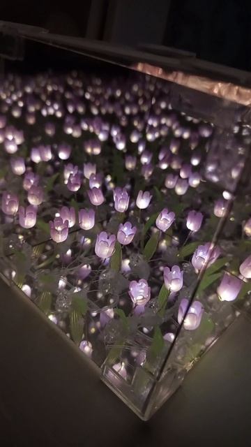 я маме подарила на 8 марта светильник