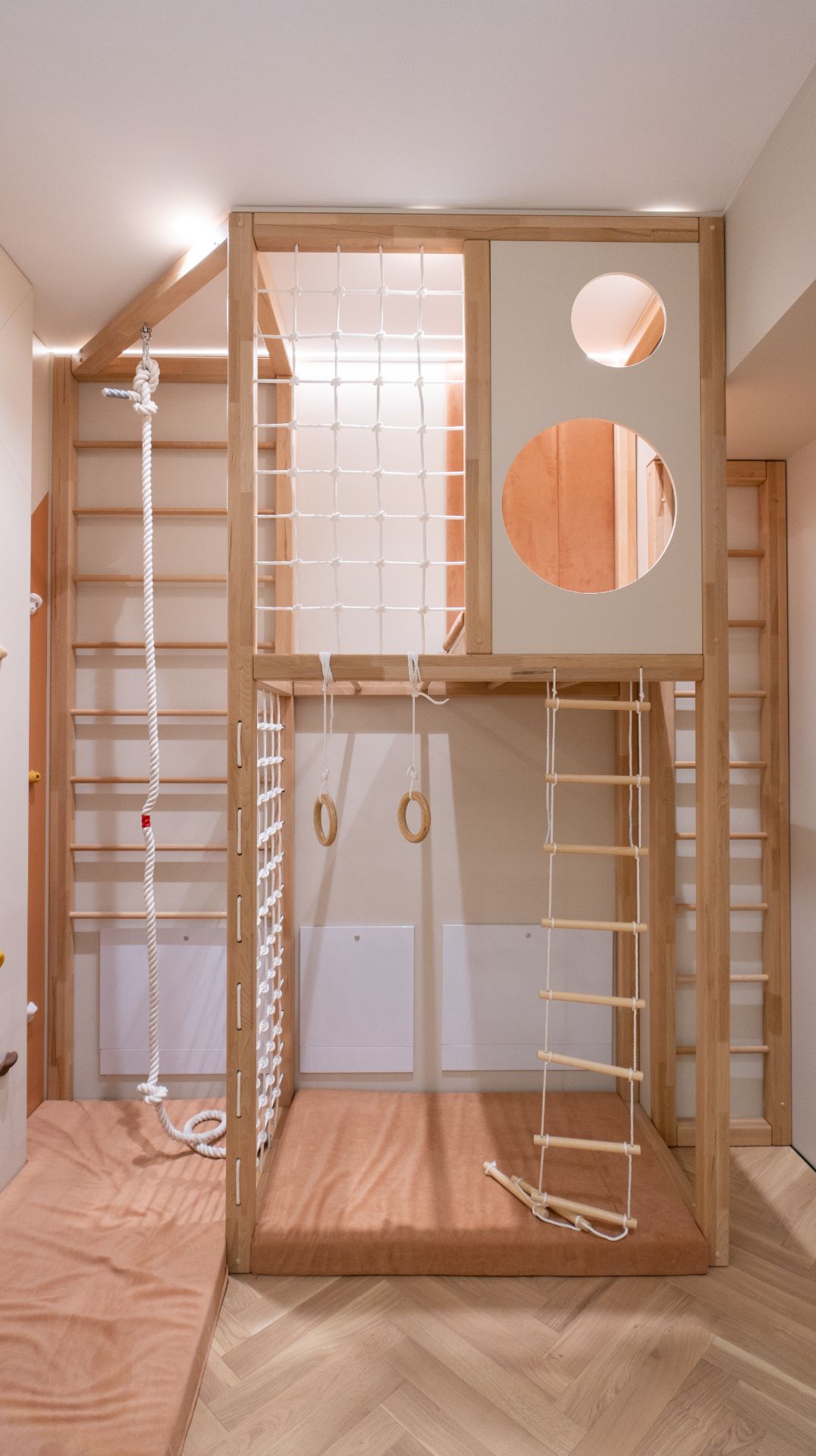 Детская комната со спортивным комплексом