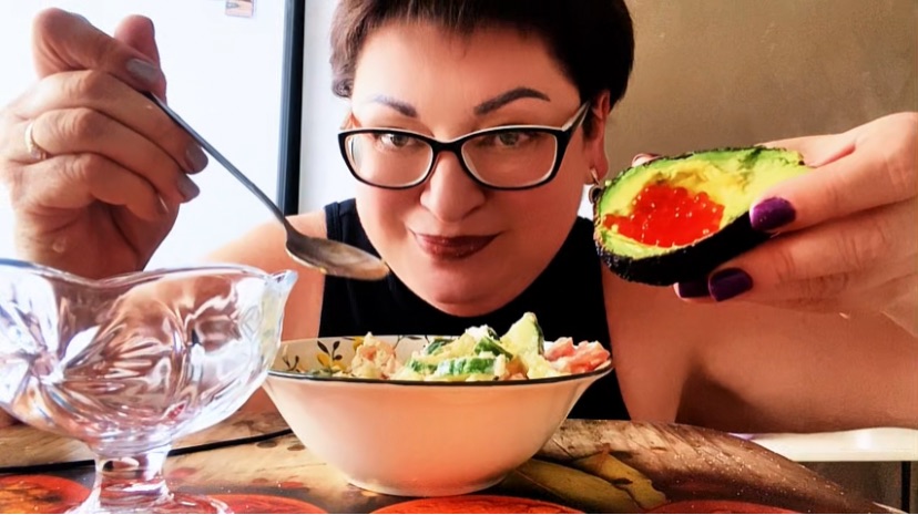 Я ем САЛАТИК и АВАКАДУ🔥Шикарно перекусила перед обедом/Мукбанг/салат поела и похудела💪‼️