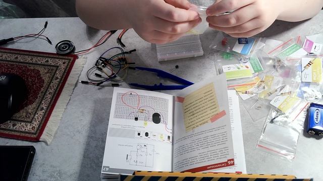 Электронный конструктор "Позитроник" *сборка шестнадцатой и семднацатой схемы*