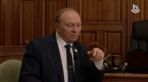 Нүхэд дундаа