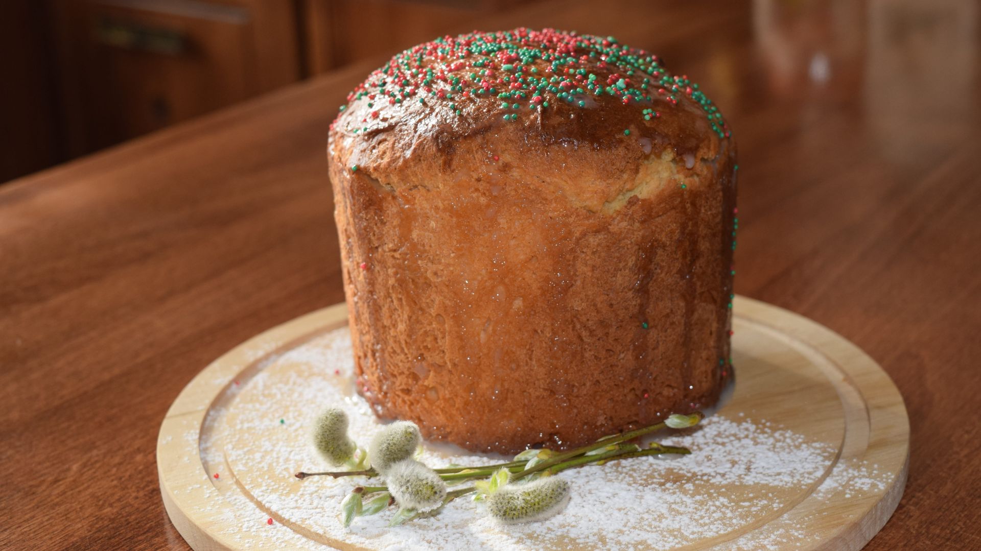 Чудесный ПАСХАЛЬНЫЙ Кулич - сдобный, ароматный  и рассыпчатый. Долго остается мягким и не черствеет.