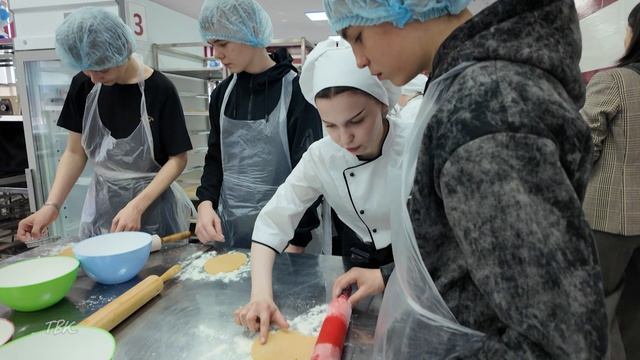 Каникулы с пользой: колпашевские школьники познакомились с профессиями в КСПК