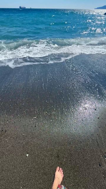 Пляж «Изумрудный» Ялта в апреле