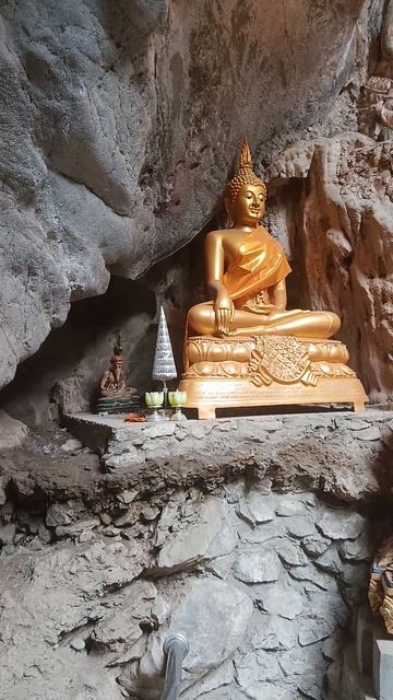 Храм, который не ищут — находят Белый слон на вершине тайской пещеры