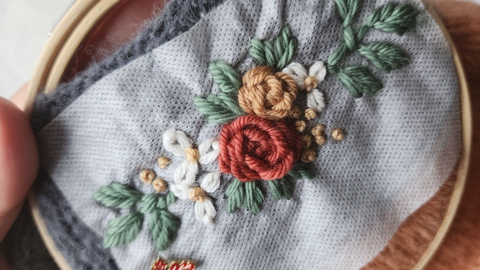 Вышивка Мелкие цветы, мелкие листики