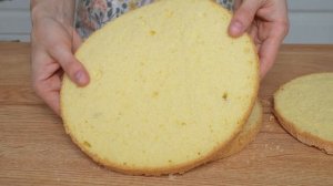 Бесподобный торт “Белая клубника” пышный бисквит, клубника и взбитый ганаш.