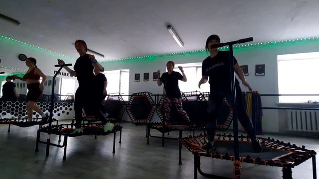 Фитнес на мини батутах