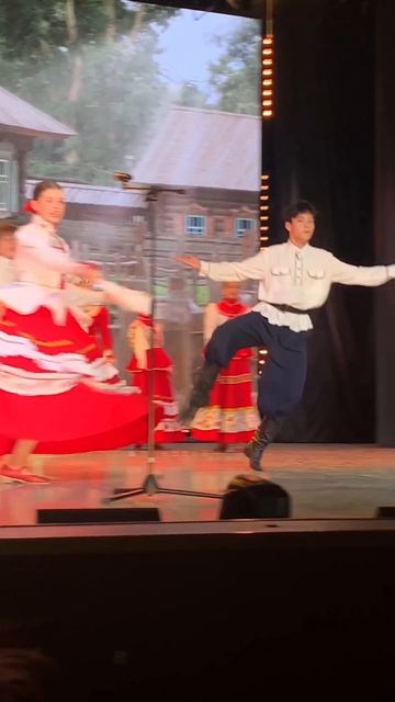 Маков цвет зажигает народники