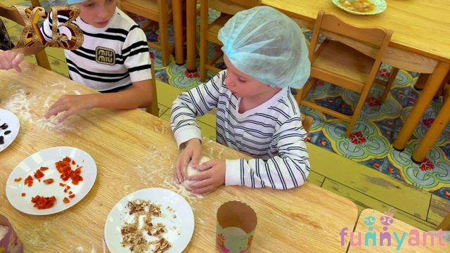 Пасха - кулич и крашеные яички у дошкольников Funny Ant Malahovka