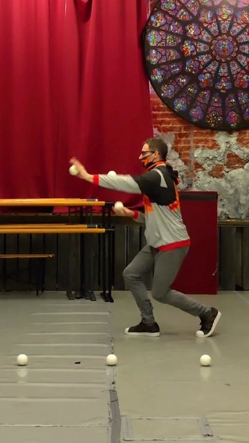 видео со звуком можно посмотреть в приложении Looky @artist_vladislav
Трек: Enter Sandstrom (Kill Sa