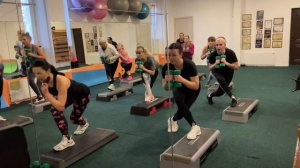 Динамичная_интересная_тренировка_на_все_тело_😍👍_Степ_гантели