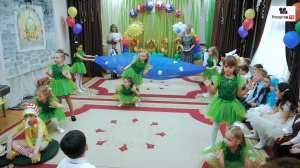 Танец лягушат на Выпускном утреннике - буратино в опасности и его спасают боевые лягушки