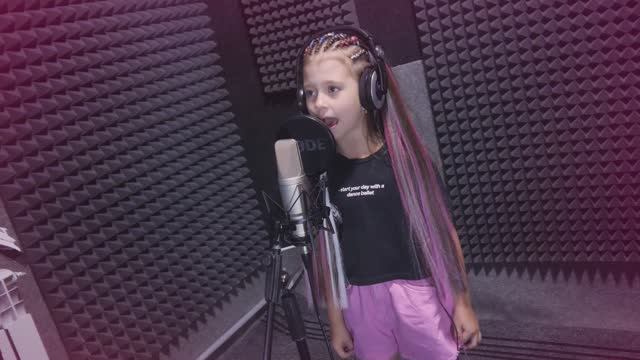 Песня первоклашки "Первое сентября"