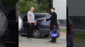 Мужик в шоке от услышанного.